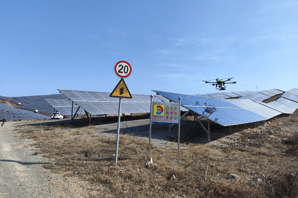 H40光伏清洗无人机山地作业示意图