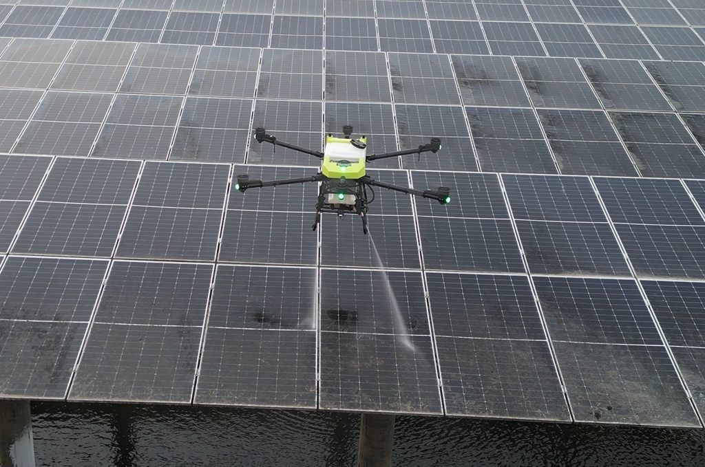 渔光互补光伏电站无人机清洗