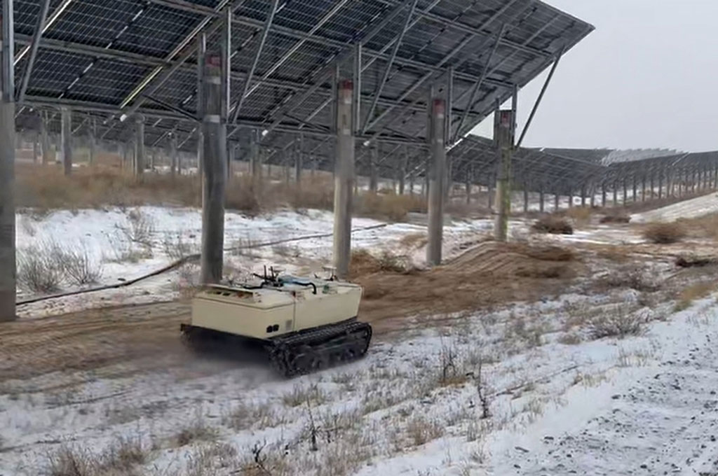 沙戈荒光伏电站除草机器人